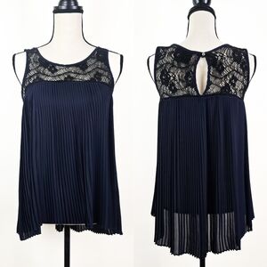 💥3 for $30💥 EUC Bobeau Pleated Navy Chiffon and Lace Top